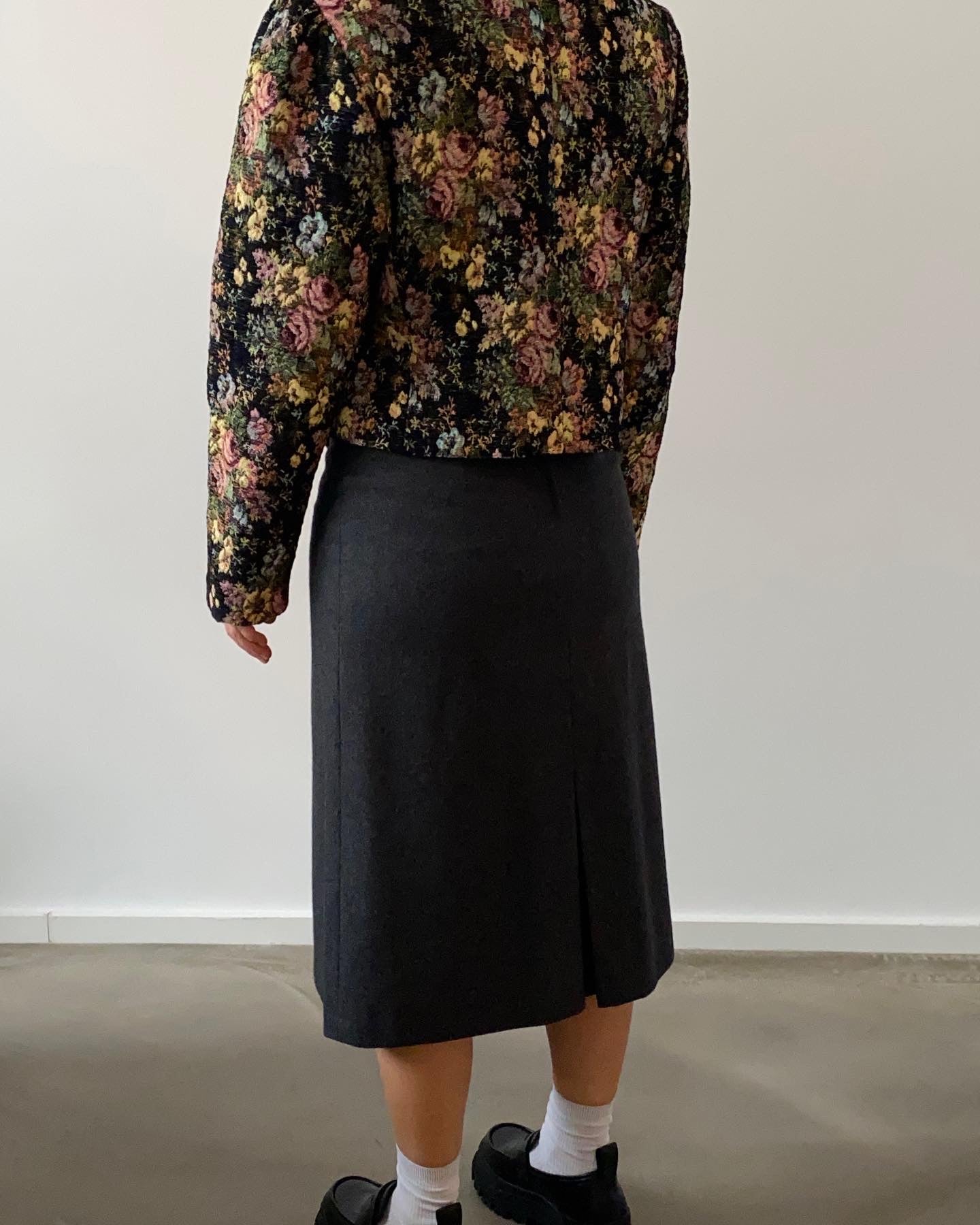 Short flower jacket with puffy sleeves