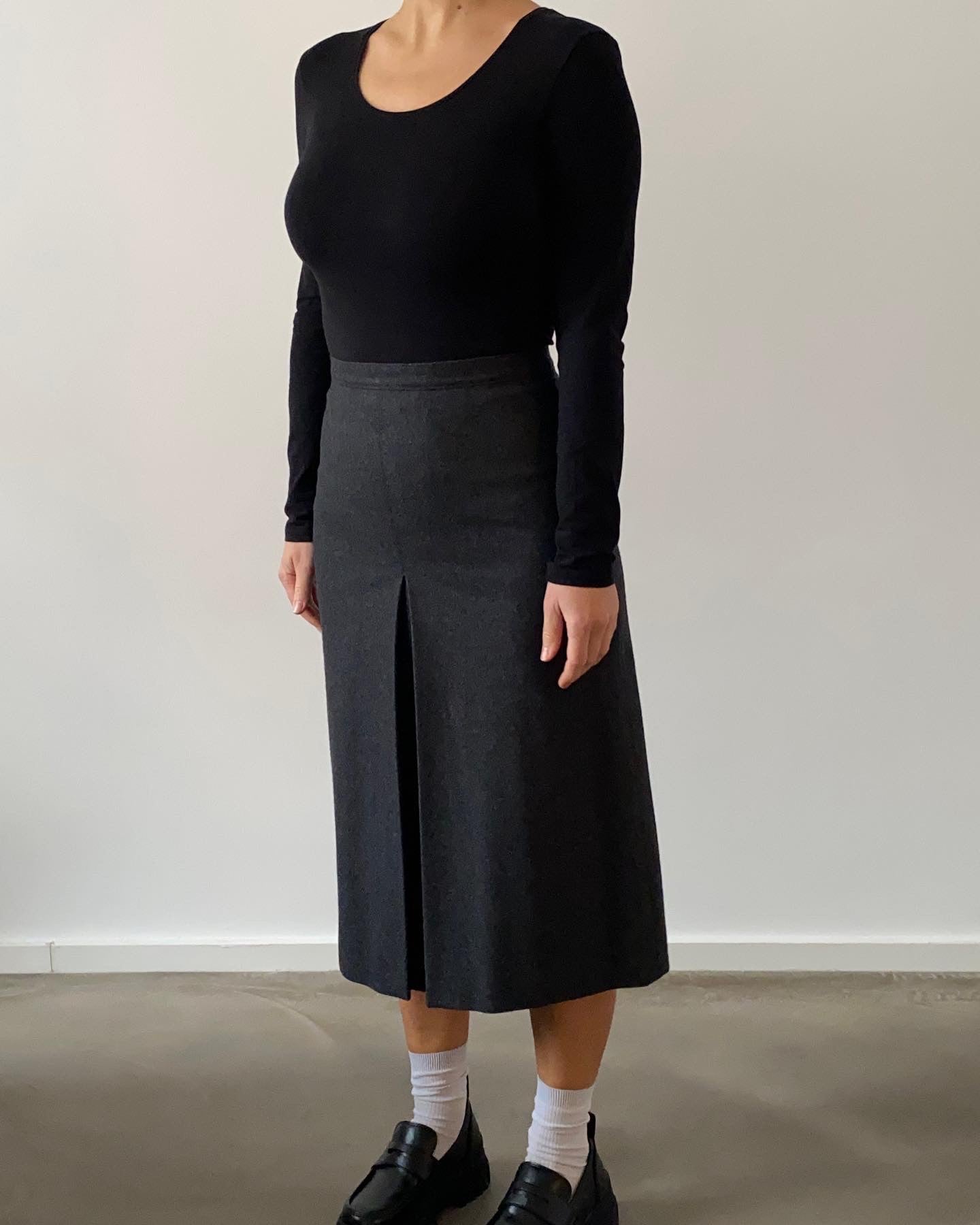 Wool skirt in dark grey
