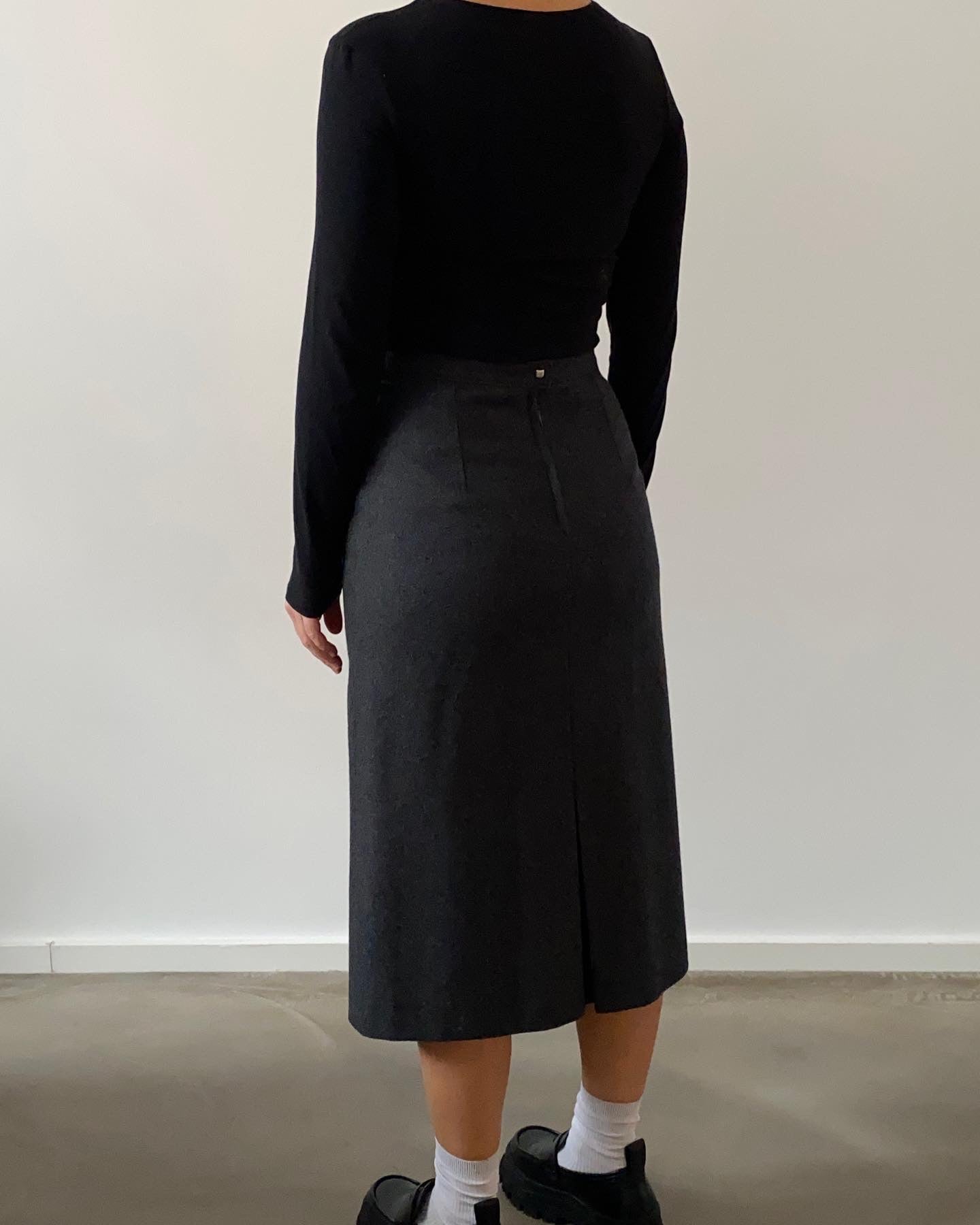 Wool skirt in dark grey